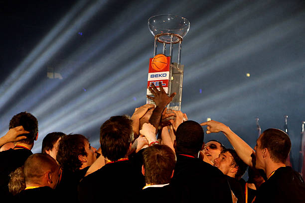 他依旧是 他依旧是